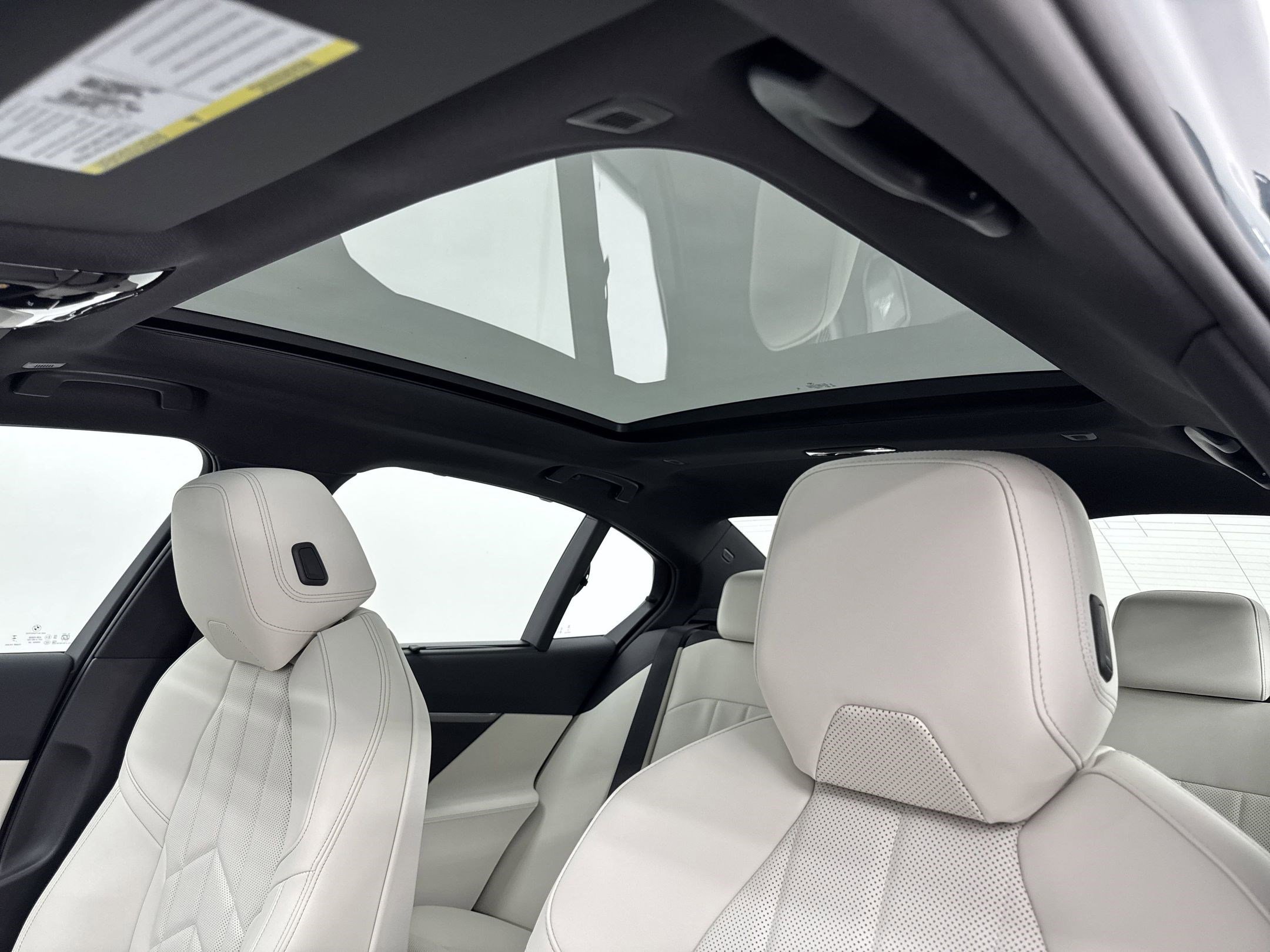 New 2026 BMW 550e xDrive w/ Executive Package image 15