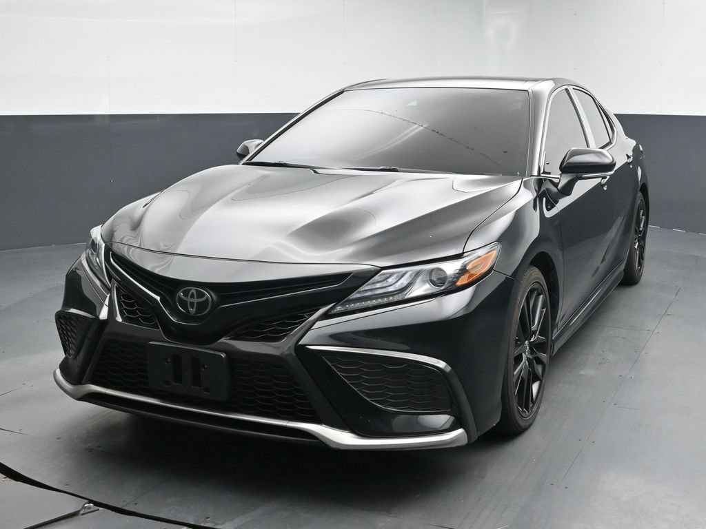 Used 2023 Toyota Camry XSE FWD image 4