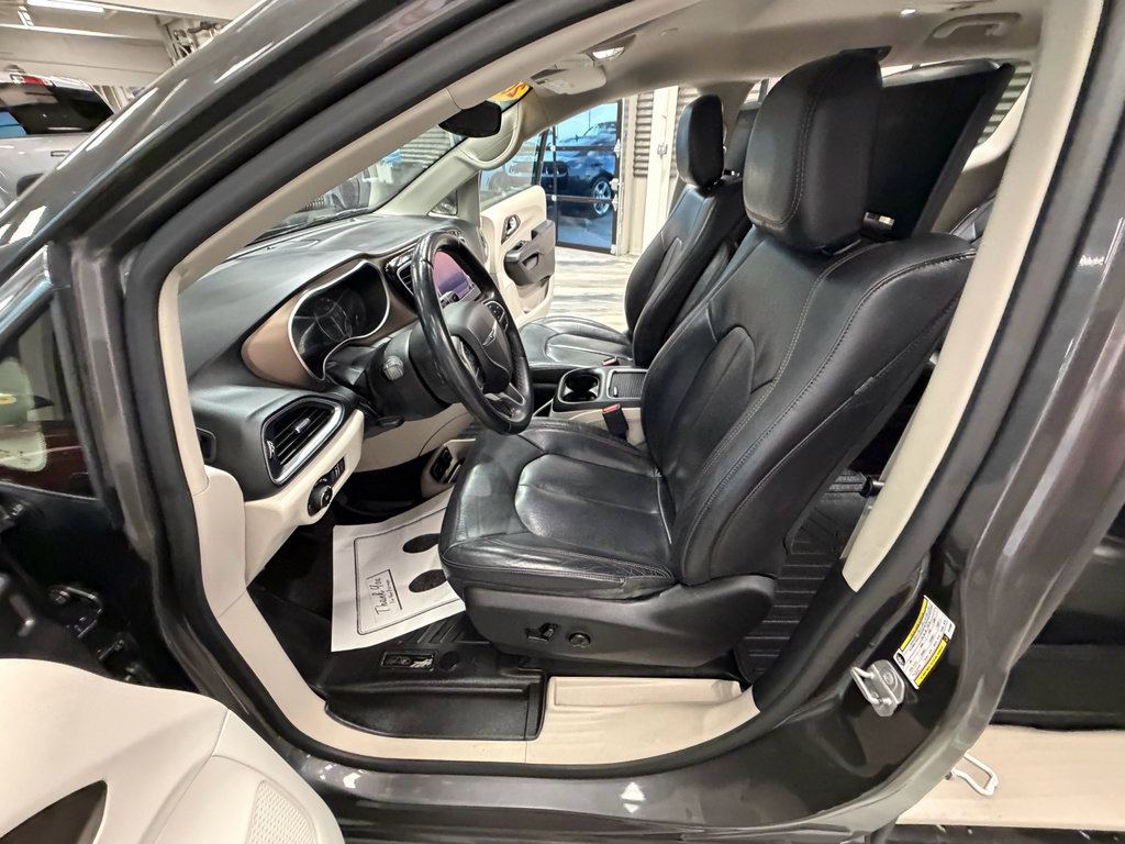 Used 2018 Chrysler Pacifica Touring-L Plus FWD image 53