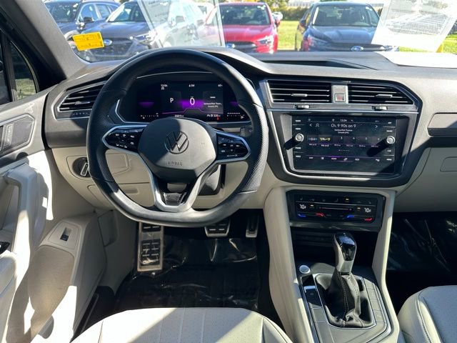 Used 2022 Volkswagen Tiguan SE R-Line image 12