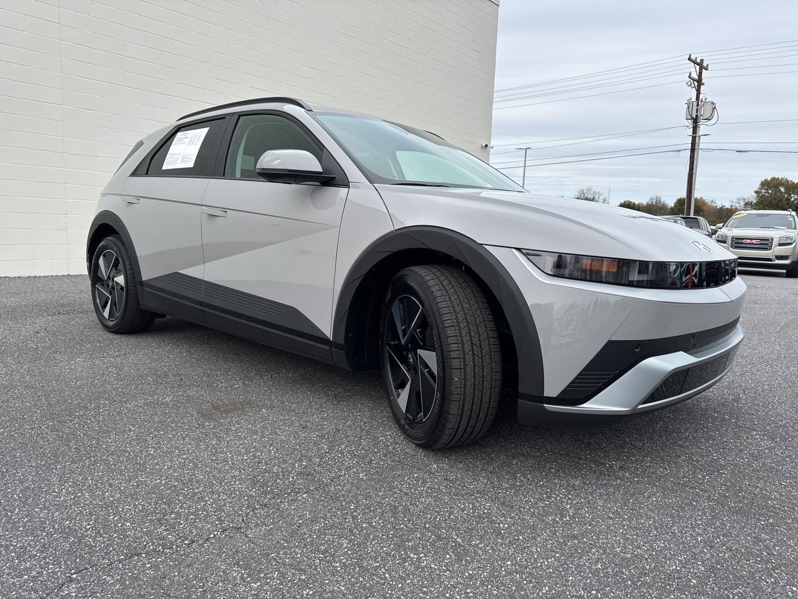 Used 2025 Hyundai Ioniq 5 SEL image 1