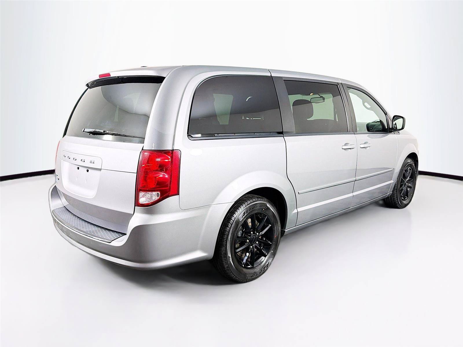 Used 2015 Dodge Grand Caravan SE w/ Quick Order Package 29E SE FWD image 11