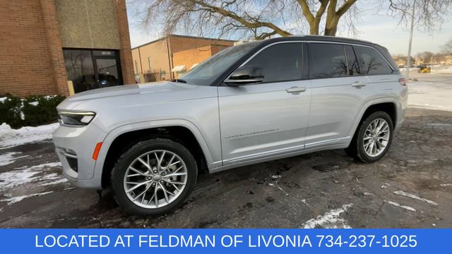 Used 2023 Jeep Grand Cherokee Summit w/ Luxury Tech Group V image 4