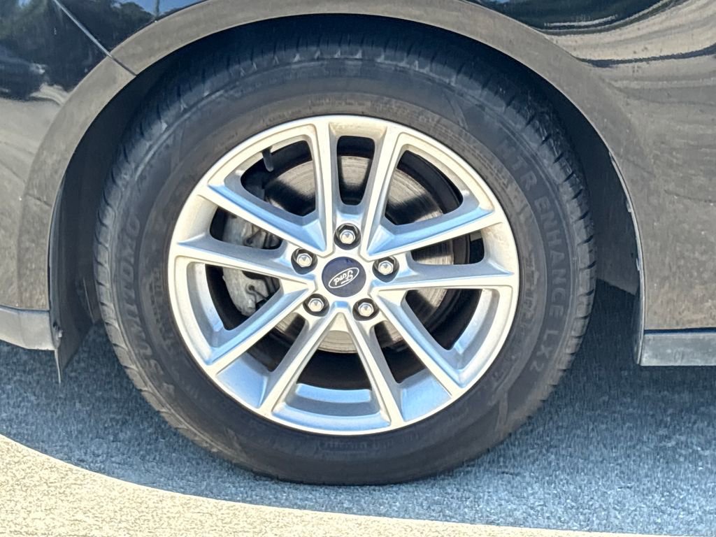 Used 2018 Ford Focus SE FWD image 12
