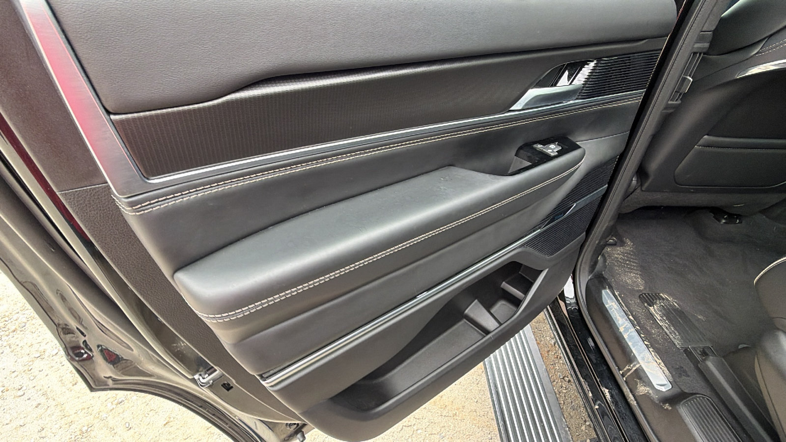 Certified 2025 Jeep Grand Wagoneer Series II Obsidian w/ Quick Order Packagew 28T AWD/4WD image 23