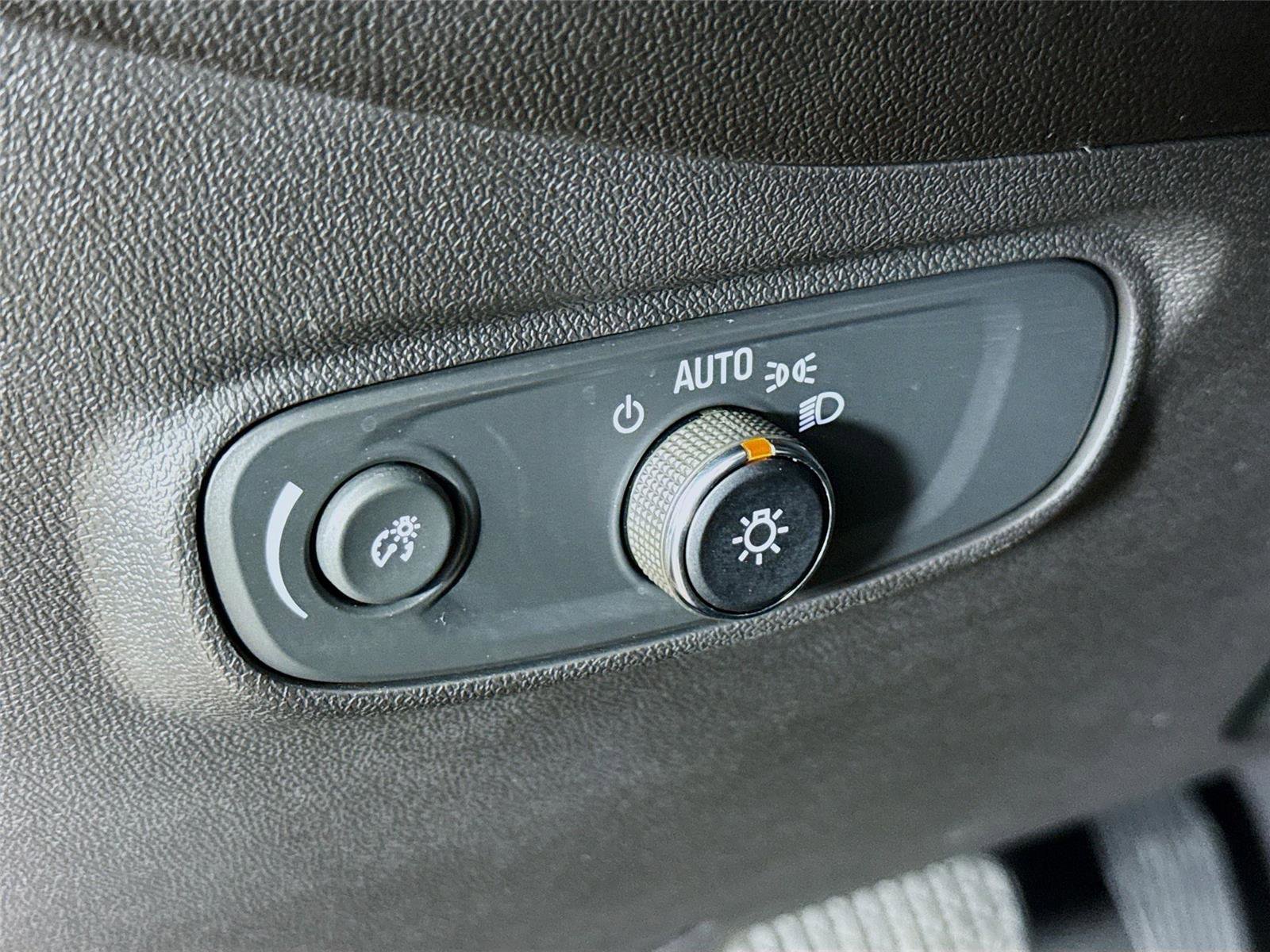 Used 2023 Chevrolet Equinox RS AWD/4WD image 12