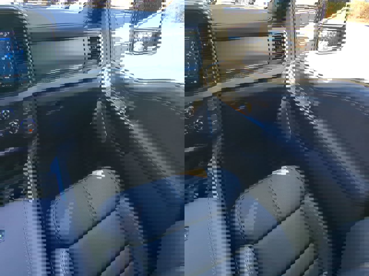 Certified 2025 Ford F450 Platinum w/ FX4 Off-Road Package image 15