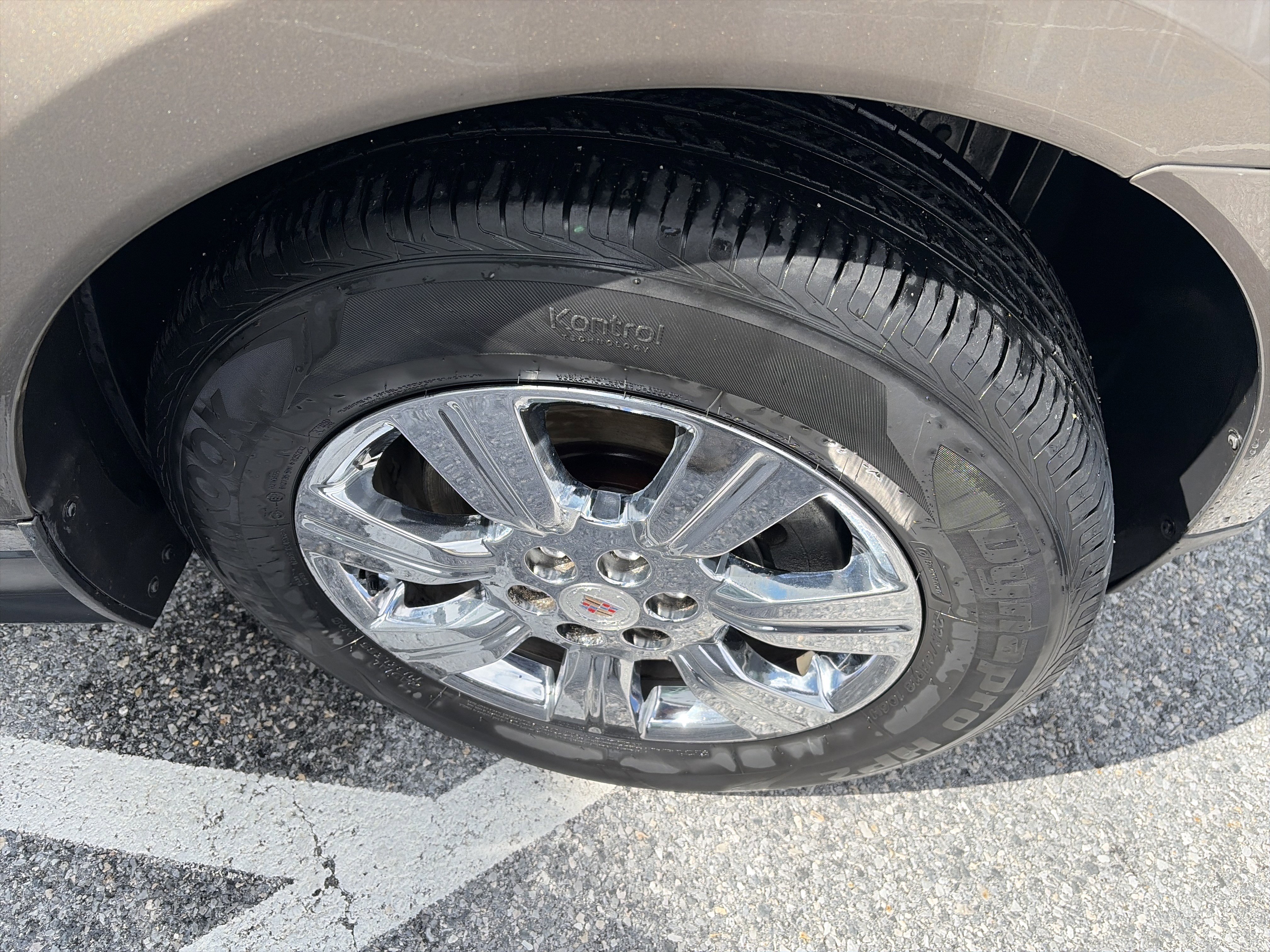 Used 2016 Cadillac SRX Luxury w/ Driver Awareness Package image 11