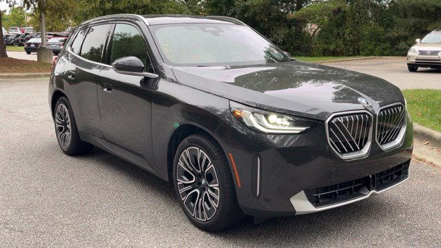 Used 2025 BMW X3 xDrive30i w/ Premium Package AWD/4WD image 2