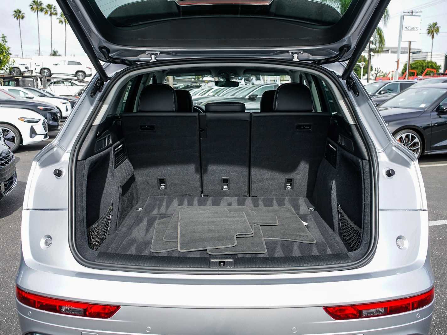 Used 2023 Audi Q5 2.0T Premium w/ Convenience Package image 27