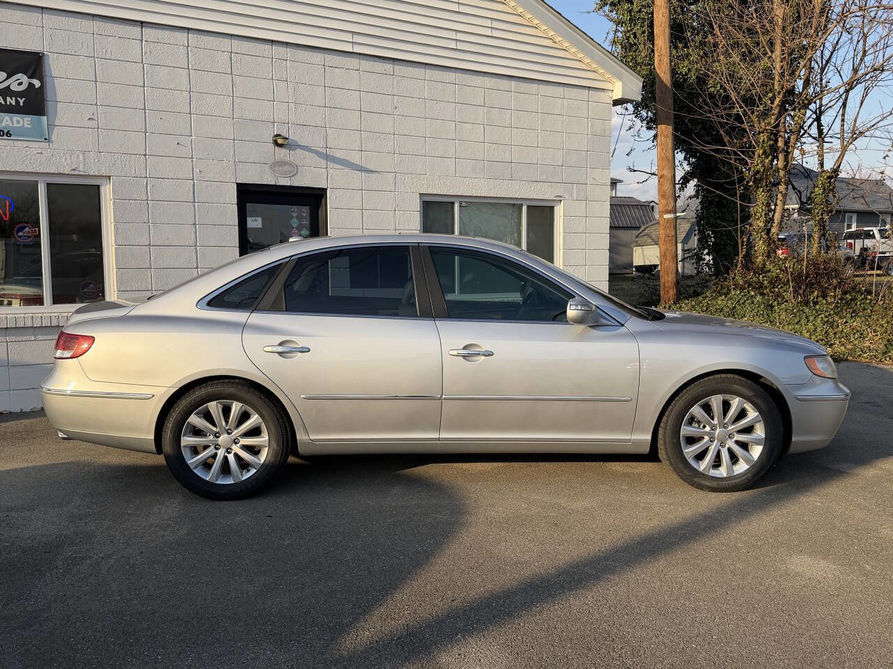 Used 2010 Hyundai Azera Limited w/ Navigation Pkg 3 image 3