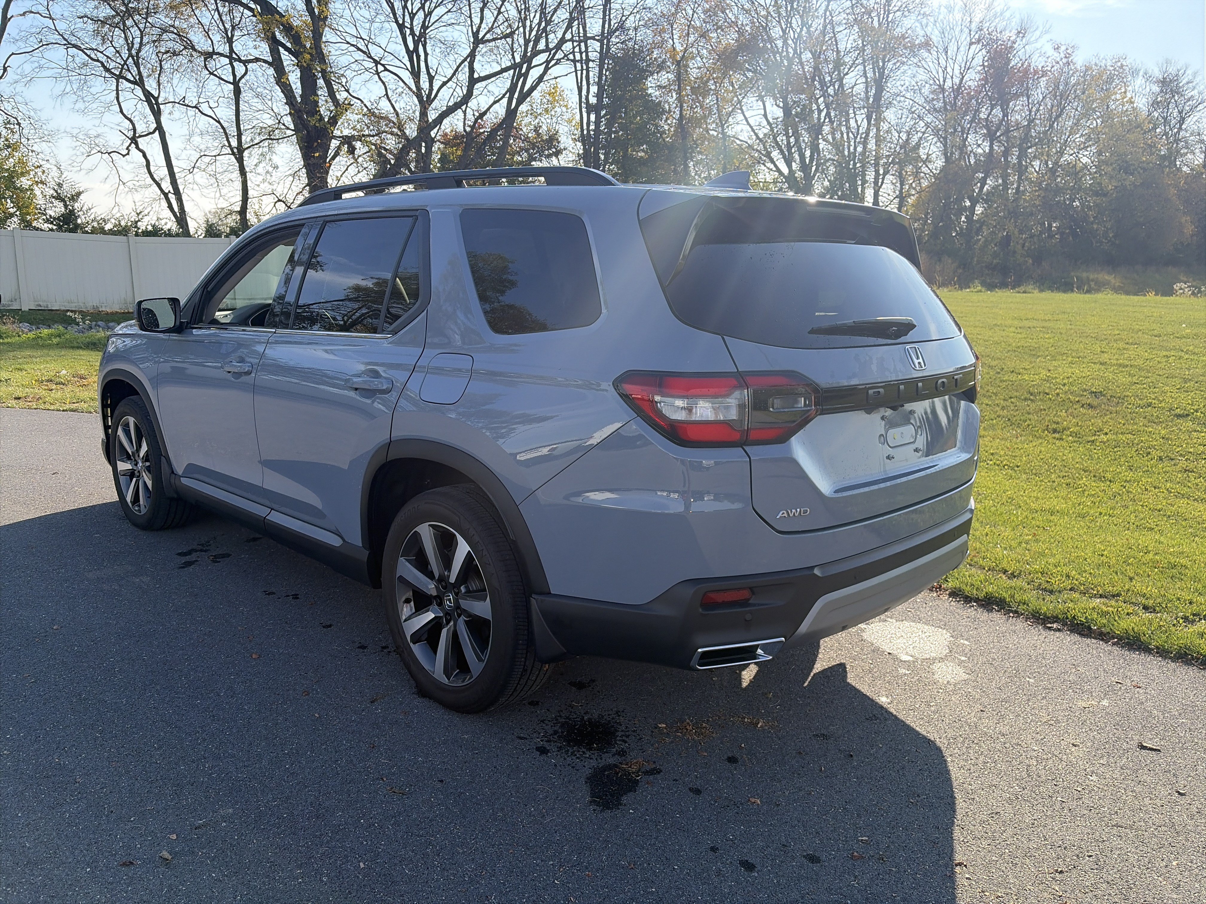 Used 2025 Honda Pilot Touring image 6