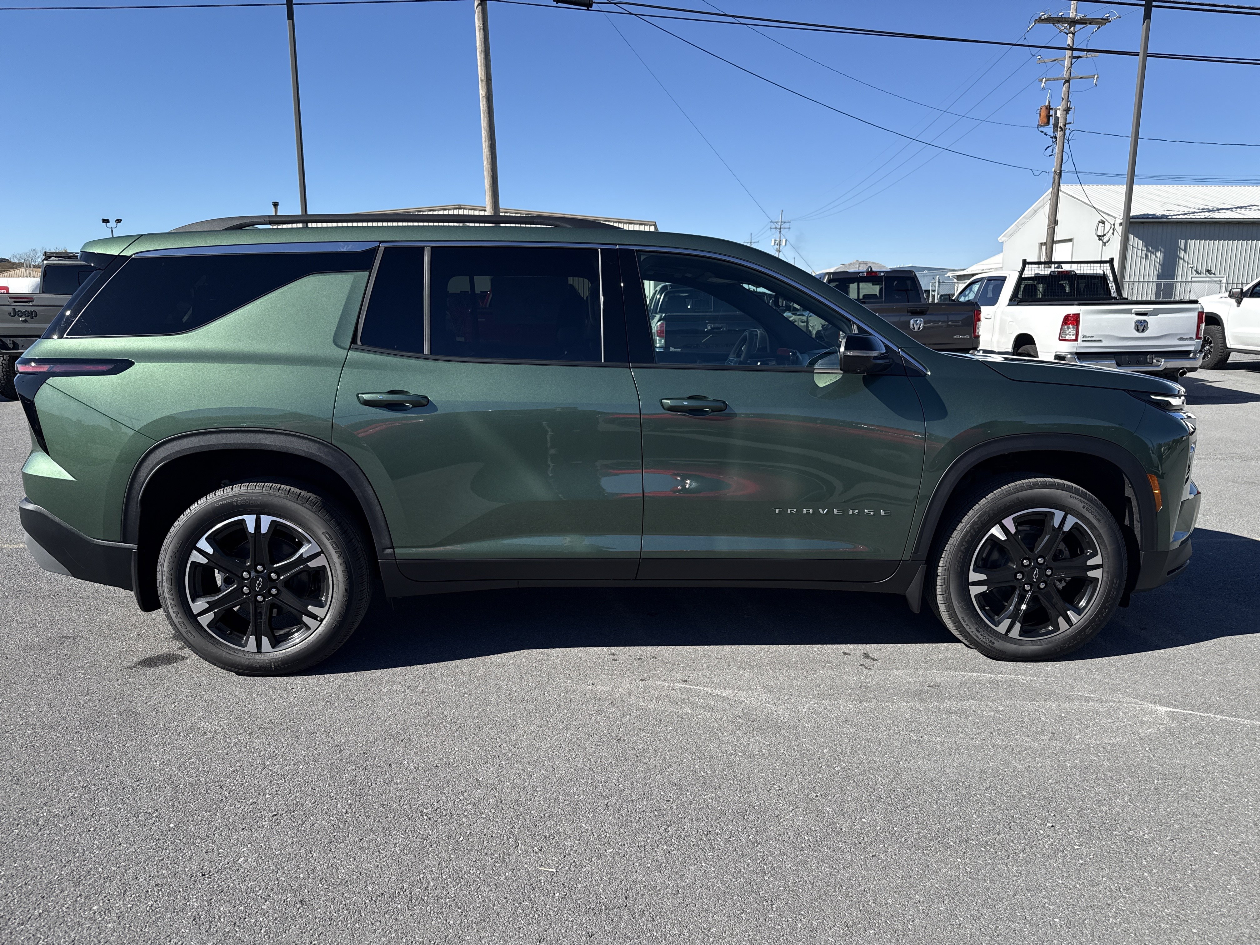 New 2027 Chevrolet Traverse LT w/ Sun and Wheel Package AWD/4WD image 12