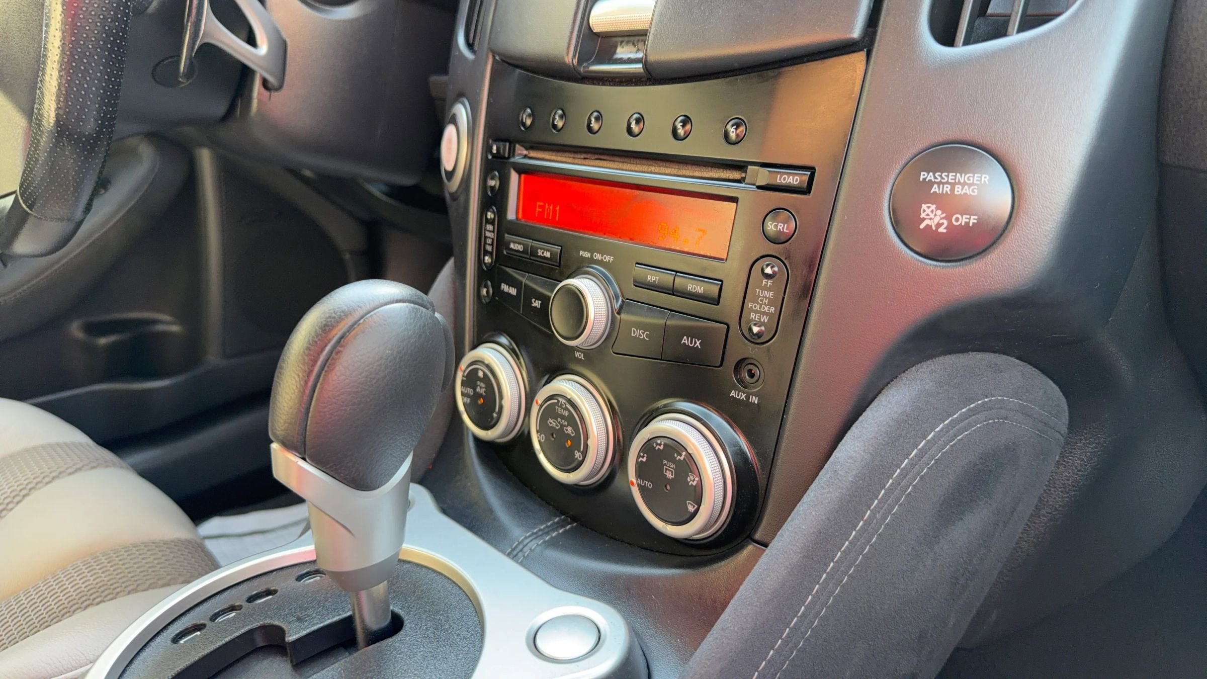 Used 2014 Nissan 370Z Touring image 26