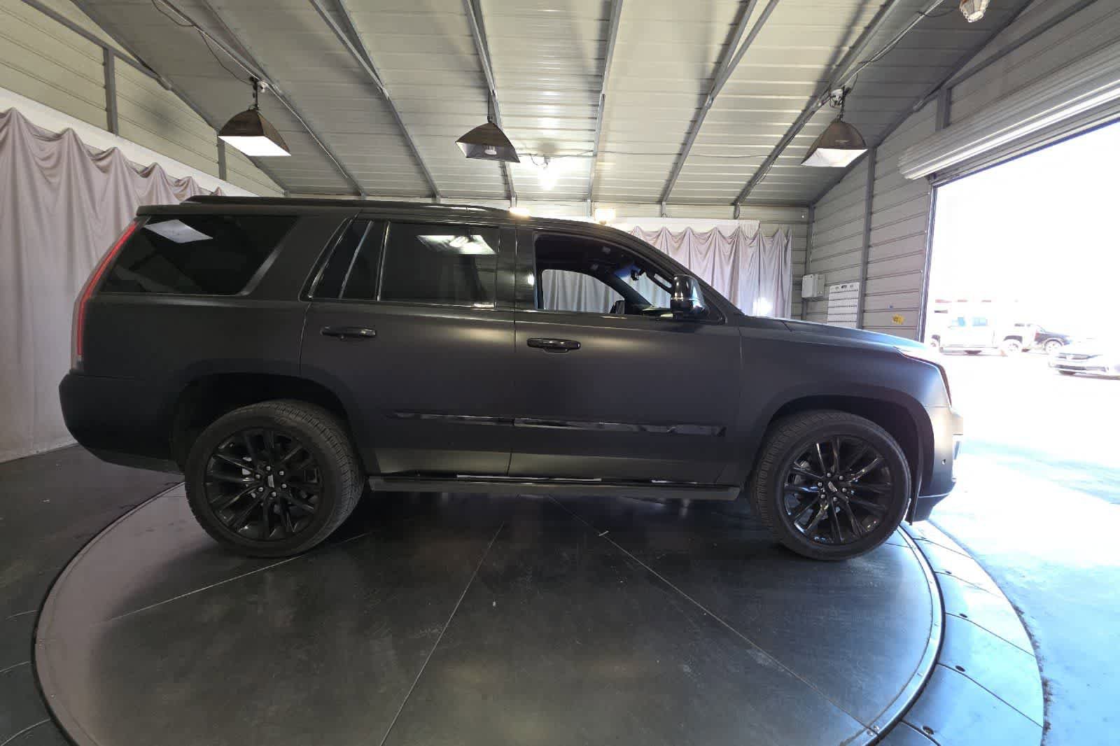 Used 2019 Cadillac Escalade Platinum w/ Escalade Sport Edition AWD/4WD image 9