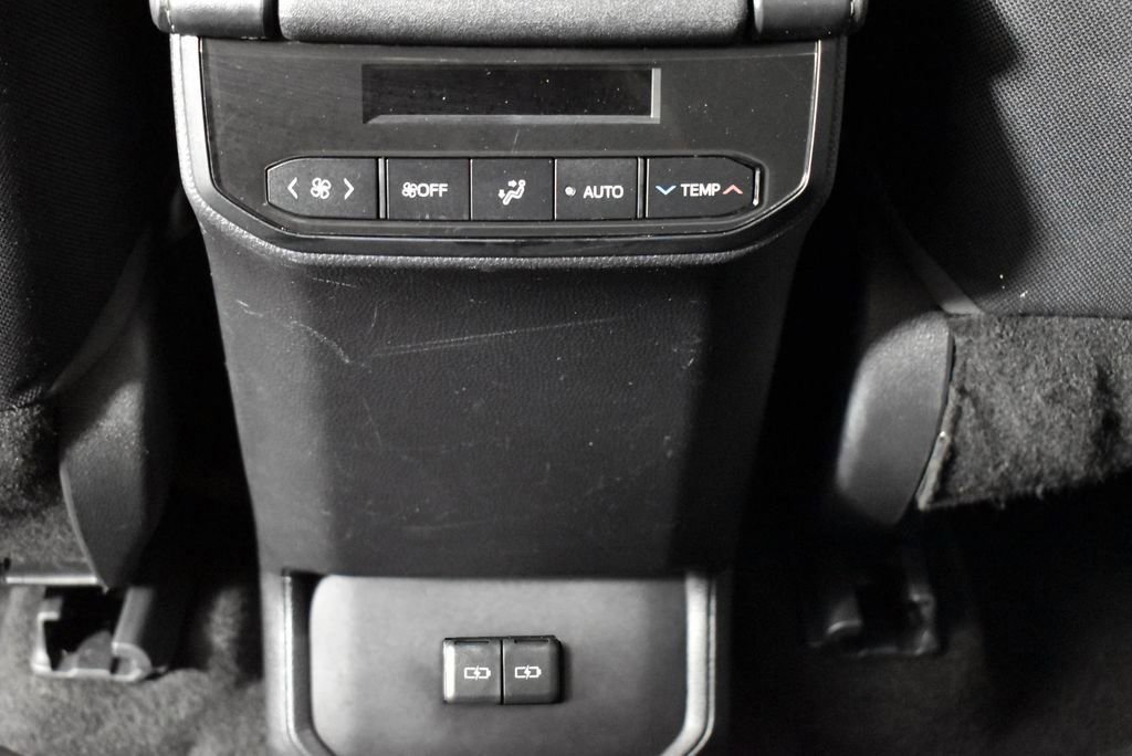 Used 2023 Toyota Highlander LE image 27