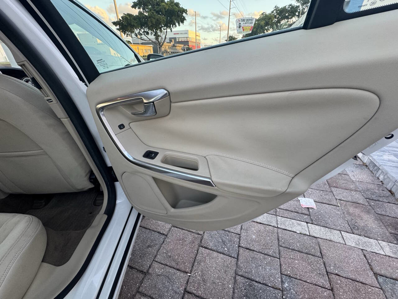 Used 2012 Volvo S60 T5 image 34