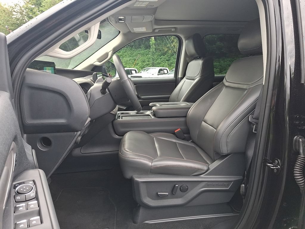Used 2025 Ford Expedition Max Active AWD/4WD image 13