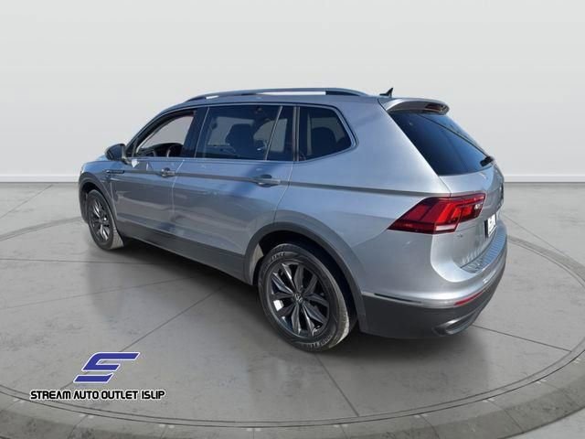Used 2023 Volkswagen Tiguan SE image 8