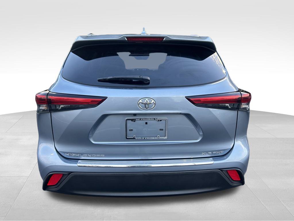 Used 2023 Toyota Highlander XLE AWD/4WD image 5