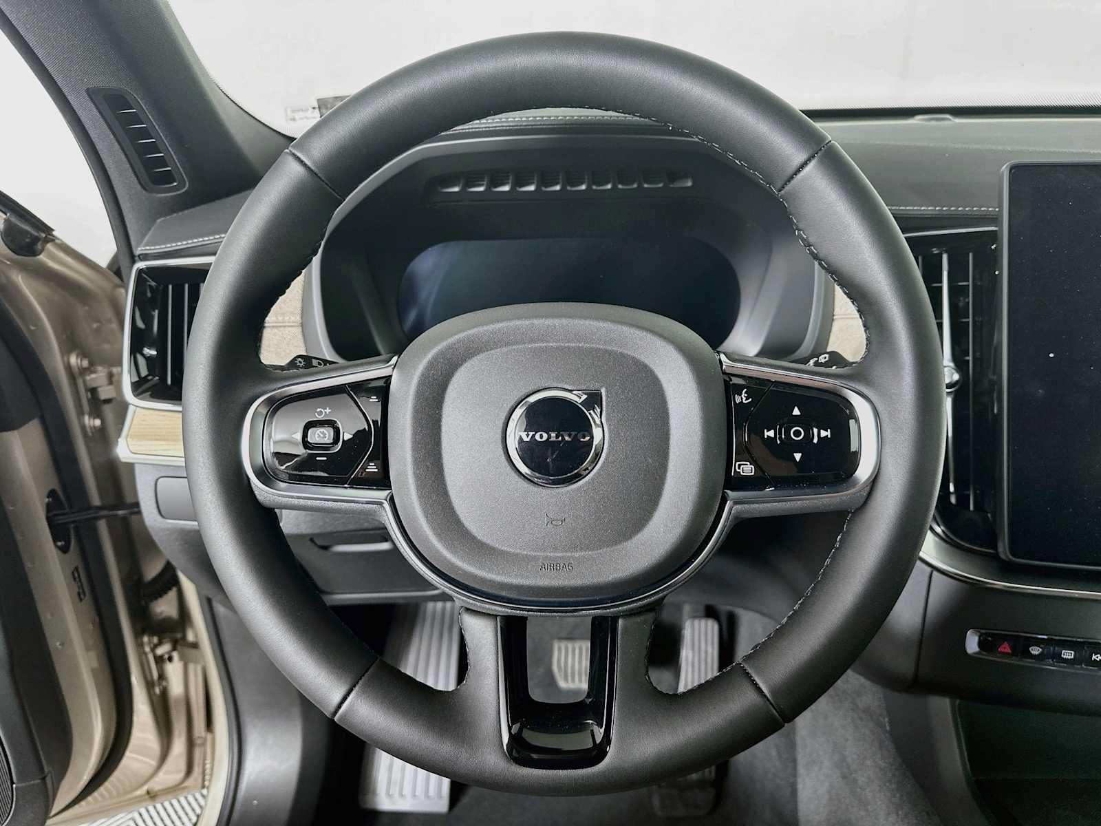 New 2026 Volvo XC90 B5 Core AWD/4WD image 11