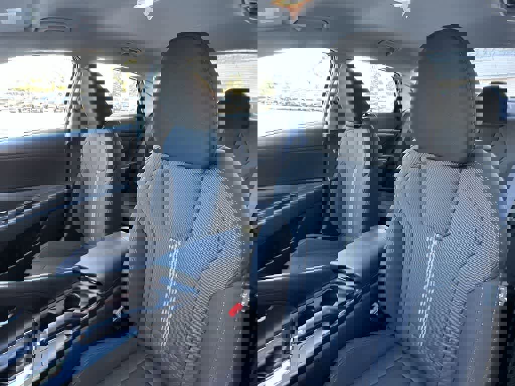 Used 2025 Hyundai Elantra SE image 14