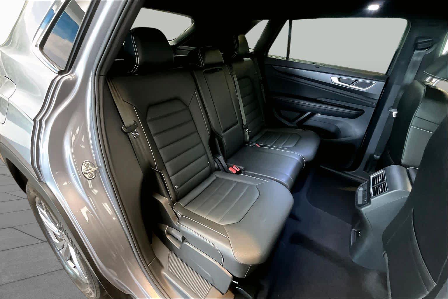 Used 2024 Volkswagen Atlas Cross Sport SEL R-Line AWD/4WD image 20