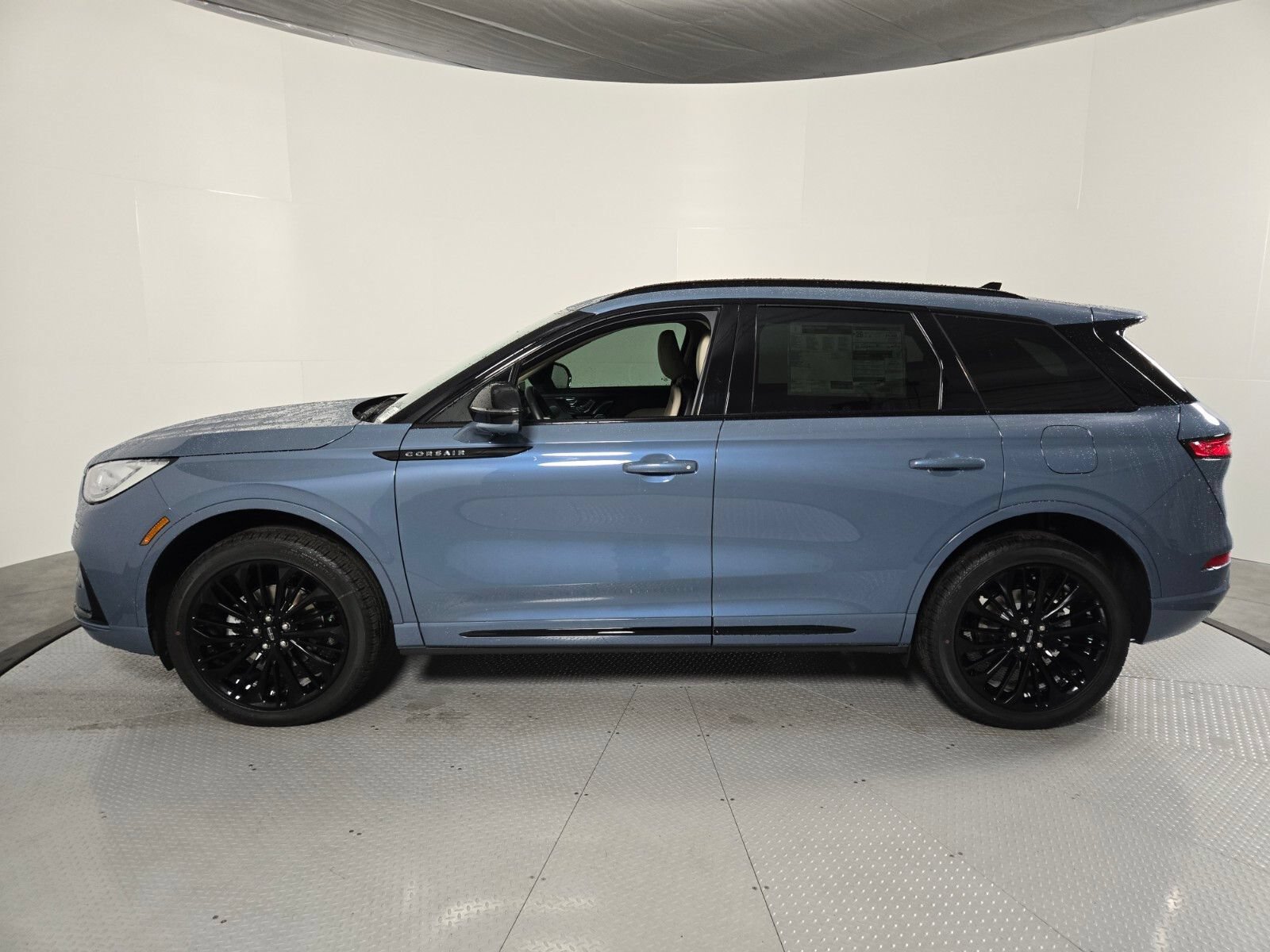 New 2026 Lincoln Corsair Reserve w/ Jet Appearance Package FWD image 8