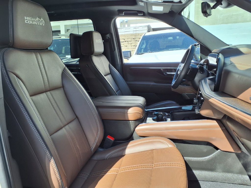 Used 2025 Chevrolet Tahoe High Country AWD/4WD image 25