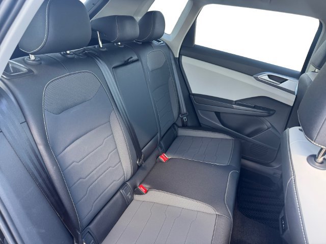 New 2026 Volkswagen Taos SE FWD image 14