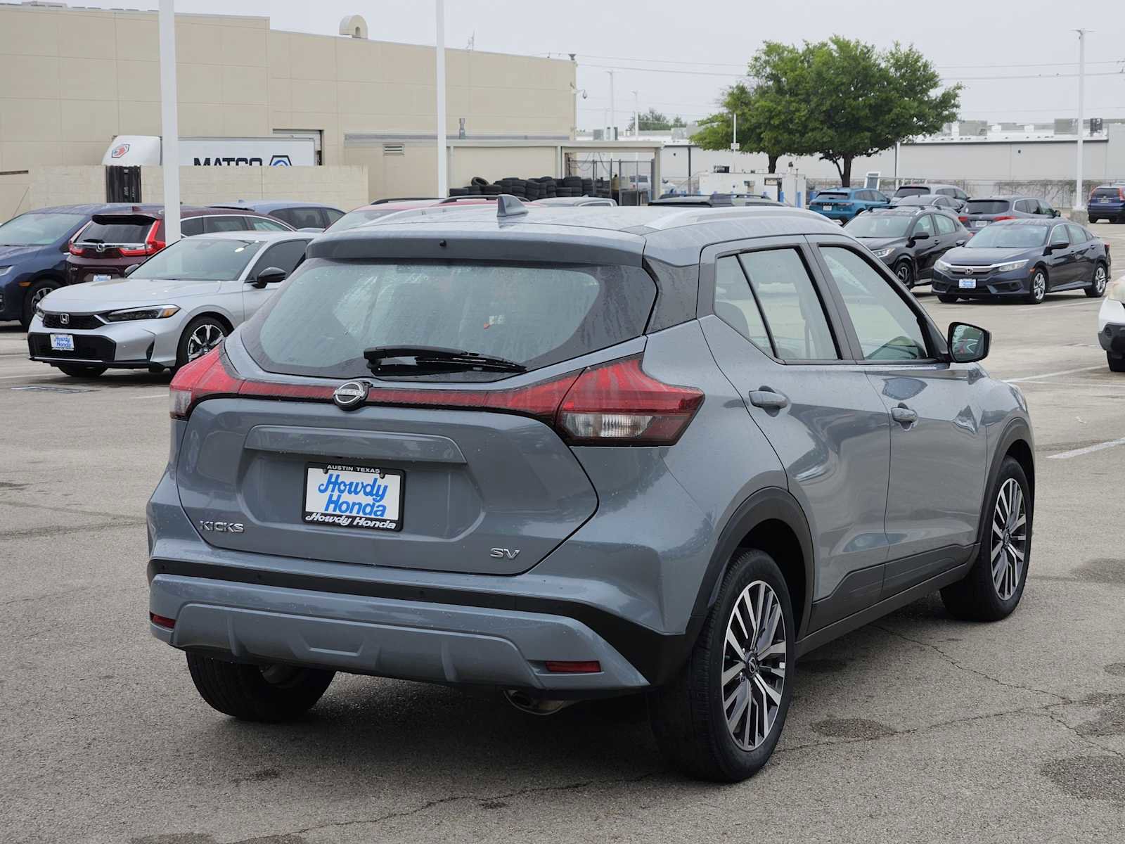 Used 2022 Nissan Kicks SV FWD image 6
