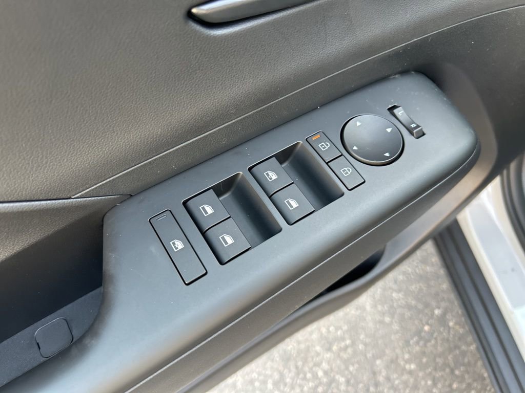 New 2026 Hyundai Kona SE image 10