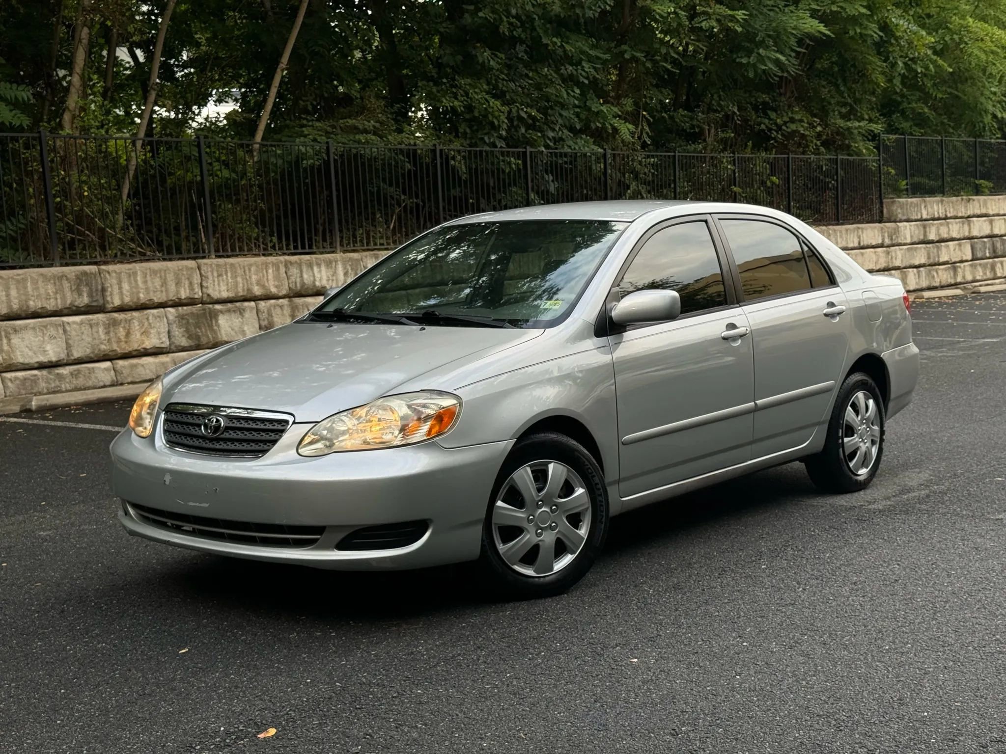 Used 2005 Toyota Corolla LE image 1