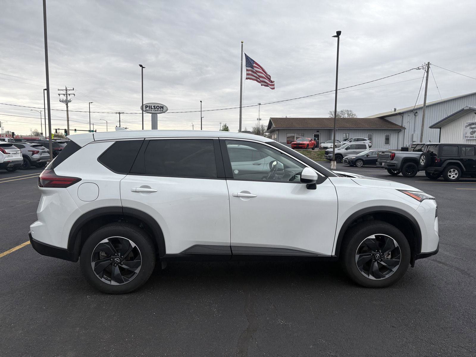 Used 2024 Nissan Rogue SV image 25