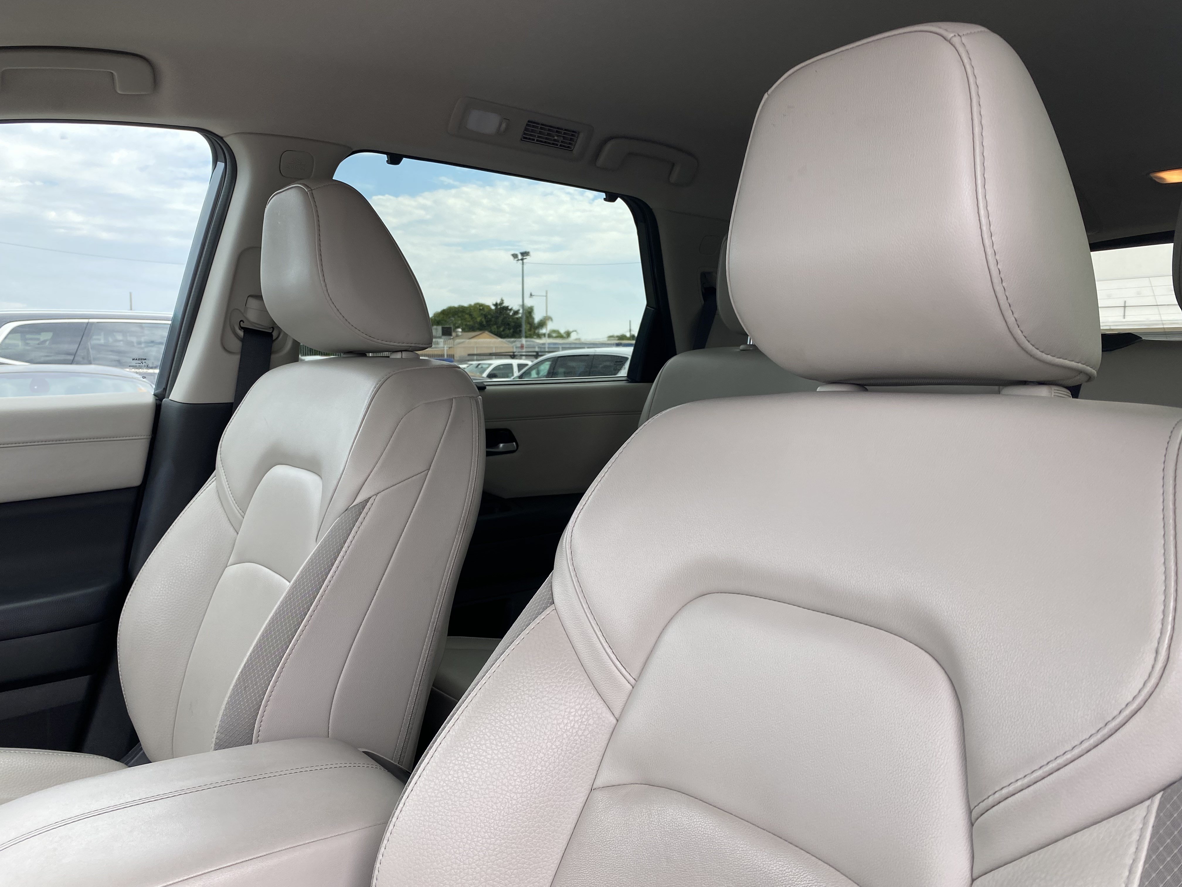 Used 2023 Nissan Pathfinder SL w/ Lighting Package (N92) FWD image 19