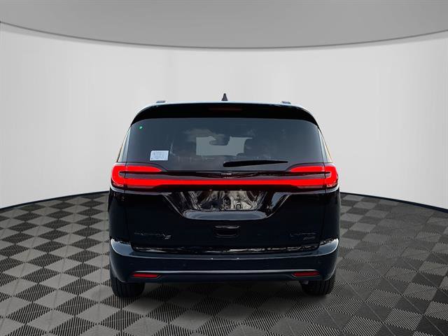 New 2026 Chrysler Pacifica Limited w/ S Appearance Package image 3