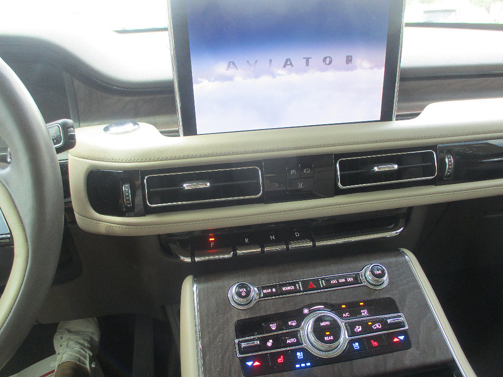 Used 2023 Lincoln Aviator Reserve w/ Elements Package Plus AWD/4WD image 6