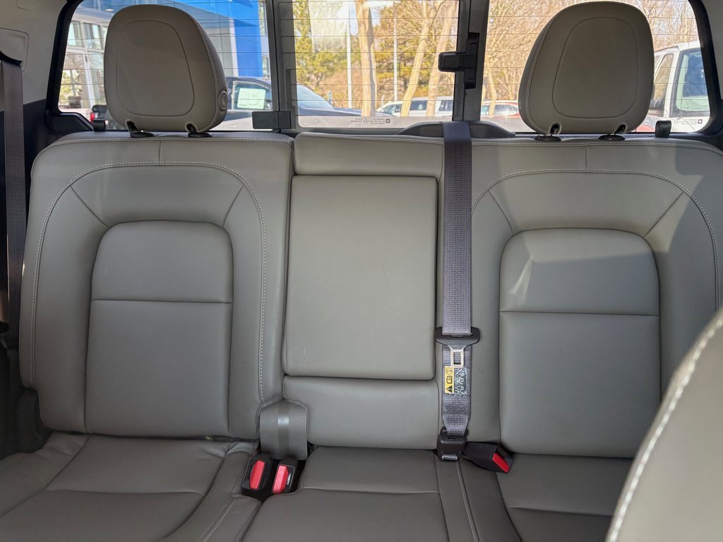 Used 2016 GMC Canyon SLT w/ Driver Alert Package image 14