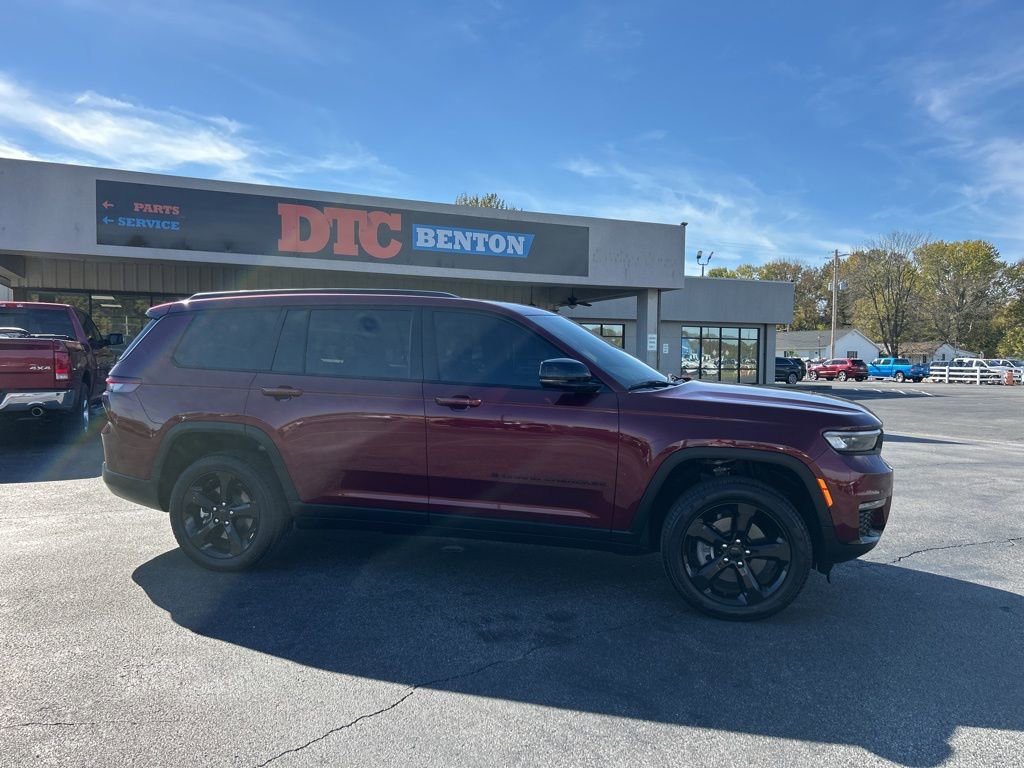 Used 2025 Jeep Grand Cherokee L Limited w/ Black Appearance Package image 50