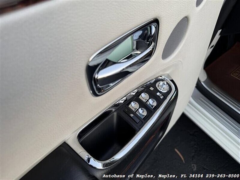 Used 2010 Rolls-Royce Ghost RWD image 25