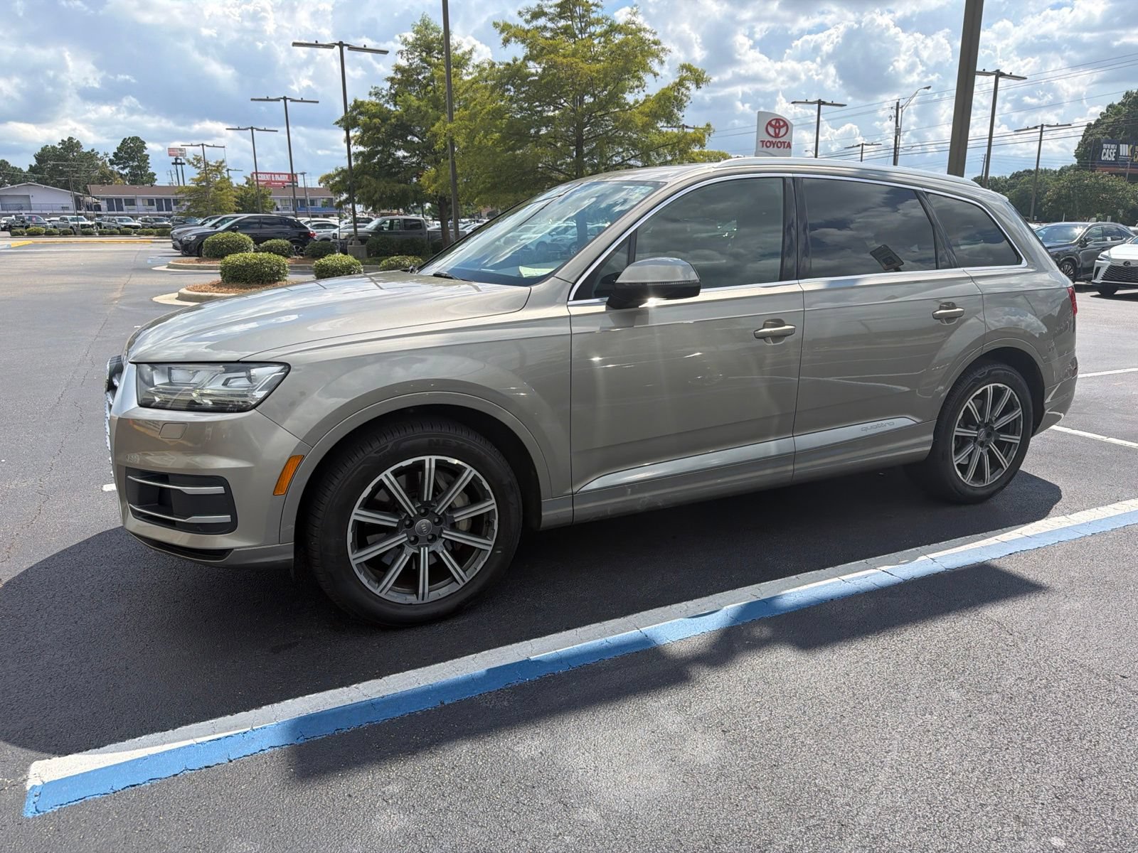 Used 2017 Audi Q7 3.0T Premium Plus w/ Premium Plus Package AWD/4WD image 8