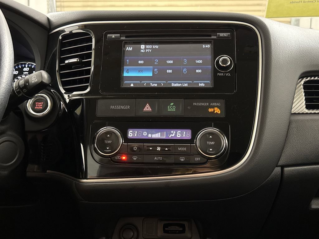 Used 2015 Mitsubishi Outlander SE AWD/4WD image 15