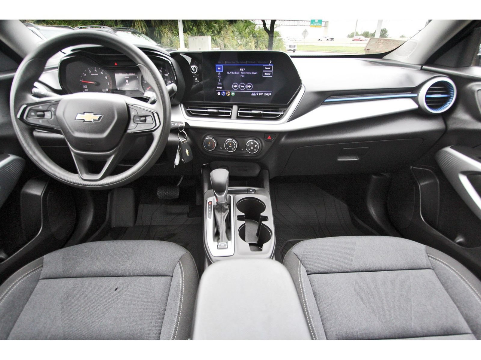 Used 2024 Chevrolet Trax LS w/ LS Convenience Package FWD image 9