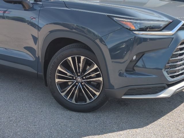 Used 2024 Toyota Grand Highlander AWD Hybrid image 2