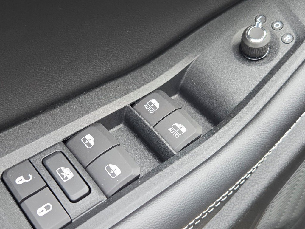New 2027 Jeep Grand Cherokee Altitude AWD/4WD image 33