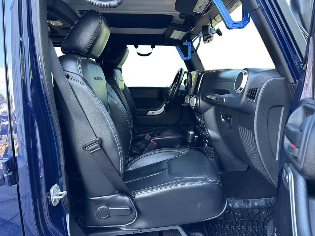 Used 2013 Jeep Wrangler Unlimited Rubicon w/ Connectivity Group image 16