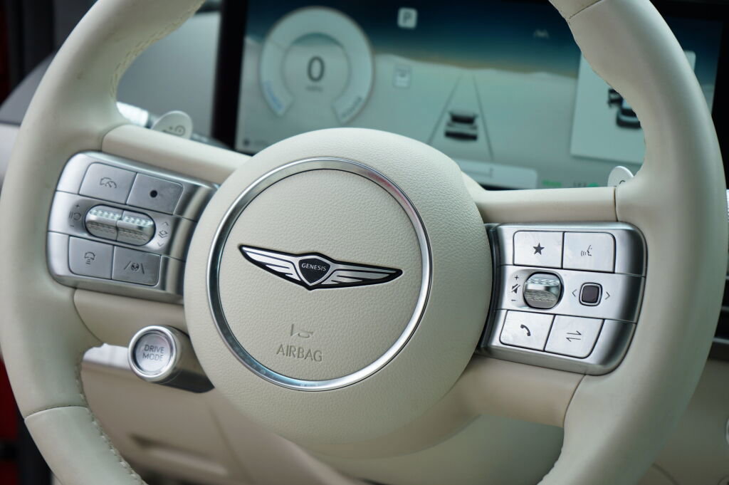 Used 2024 Genesis GV60 RWD image 19