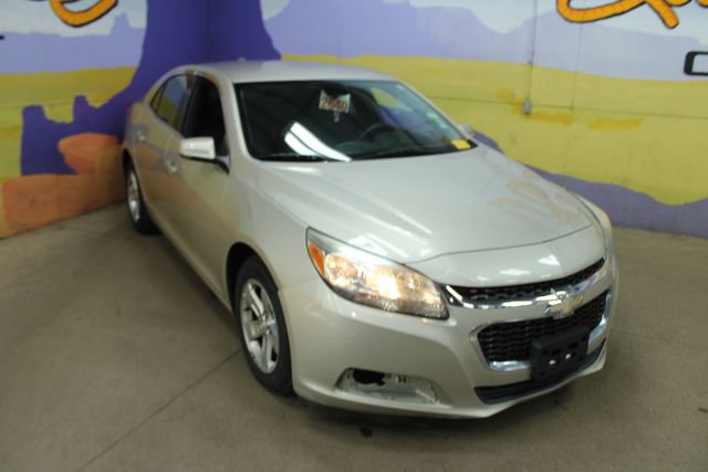 Used 2016 Chevrolet Malibu LT FWD image 2