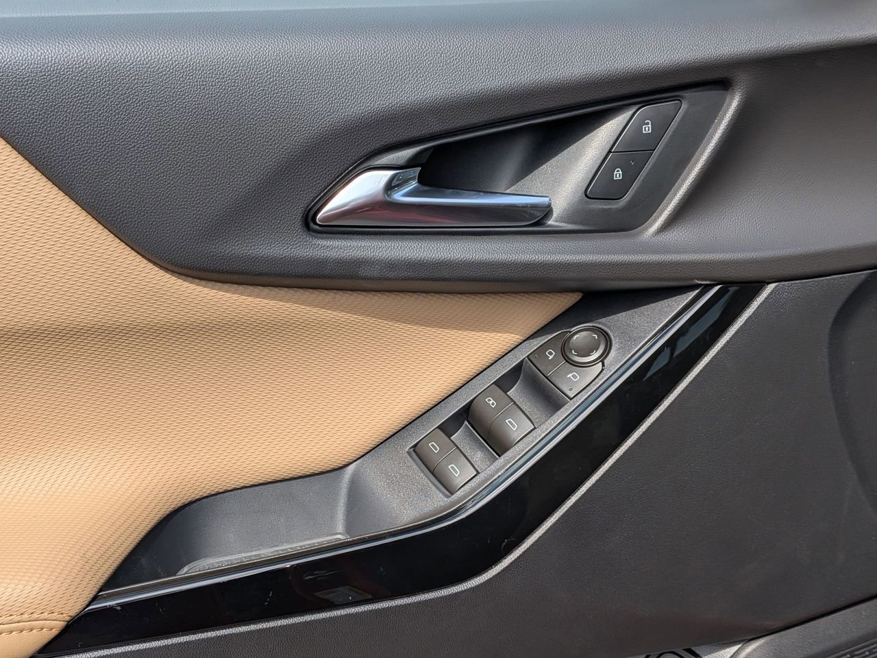New 2026 Chevrolet Equinox ACTIV w/ Safety and Technology Package FWD image 9