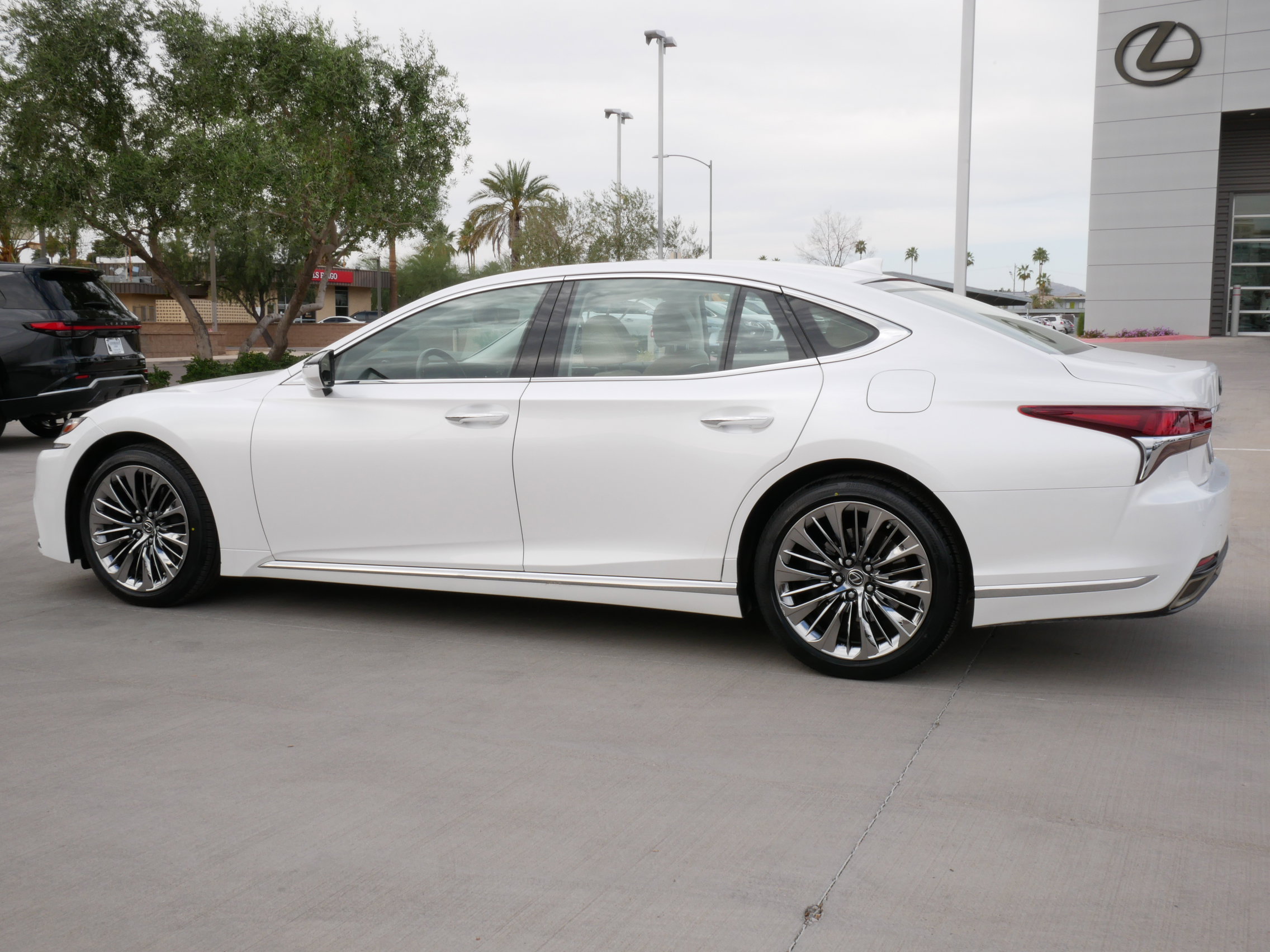 Used 2019 Lexus LS 500 AWD image 5